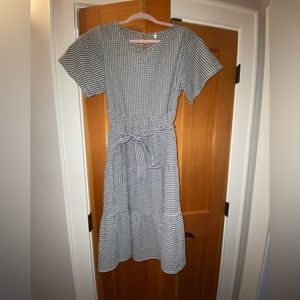 PRICE DROP- Super cute back and white checkered dress